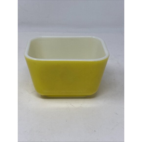 Vintage Pyrex Refrigerator Dish #501-B Yellow 1-1/2 Cup No Lid - Picture 1 of 10